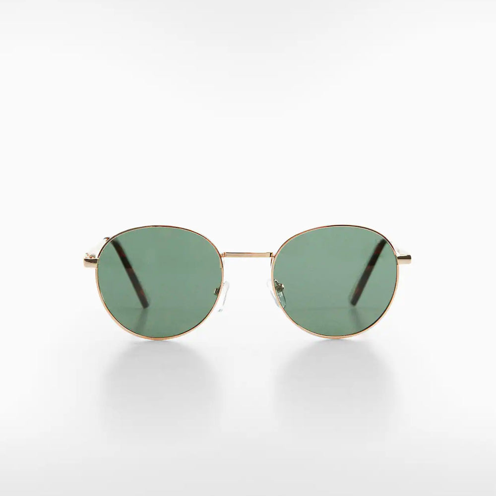 Polarised sunglasses